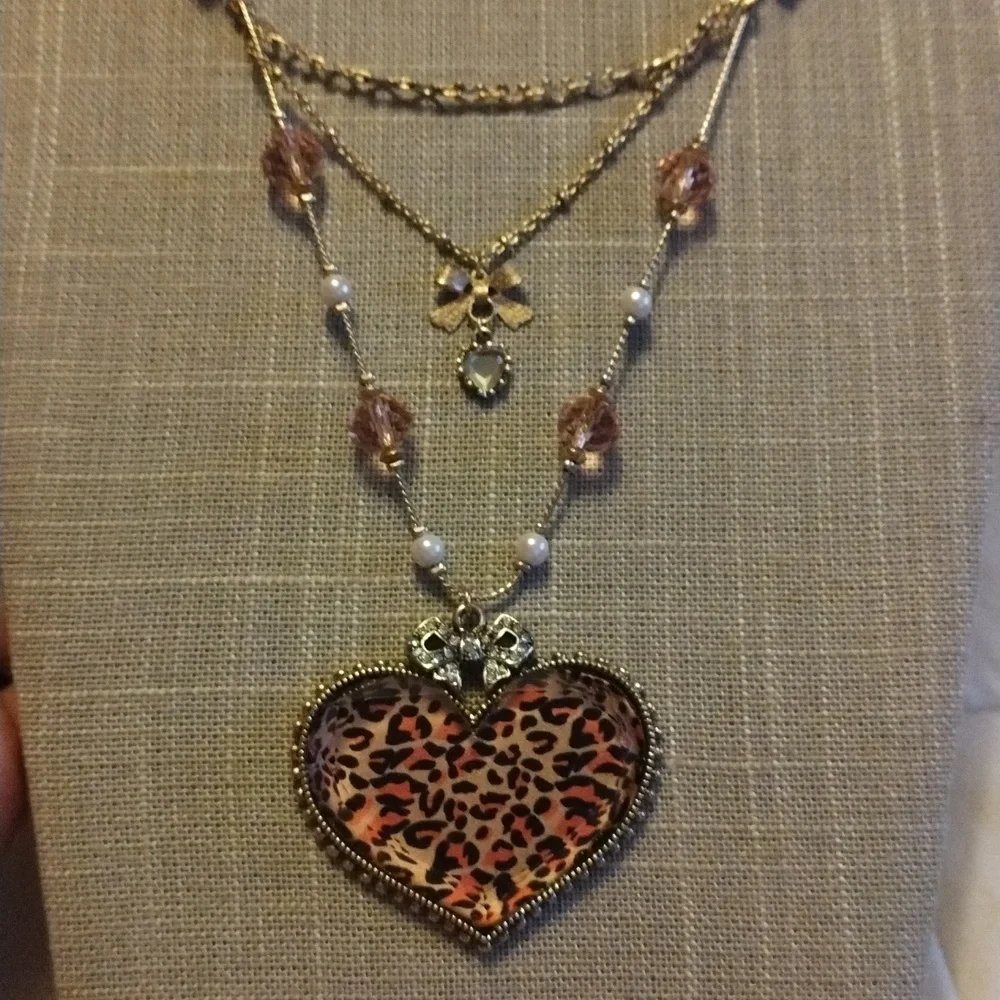 Betsey Johnson Three Tier Heart Necklace Faceted Heart Gorgeous - Picture 2 of 12